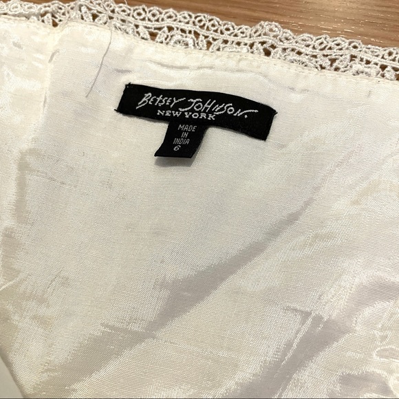 BETSEY JOHNSON VINTAGE WHITE STRAPLESS EYELET DRESS - Picture 6 of 10